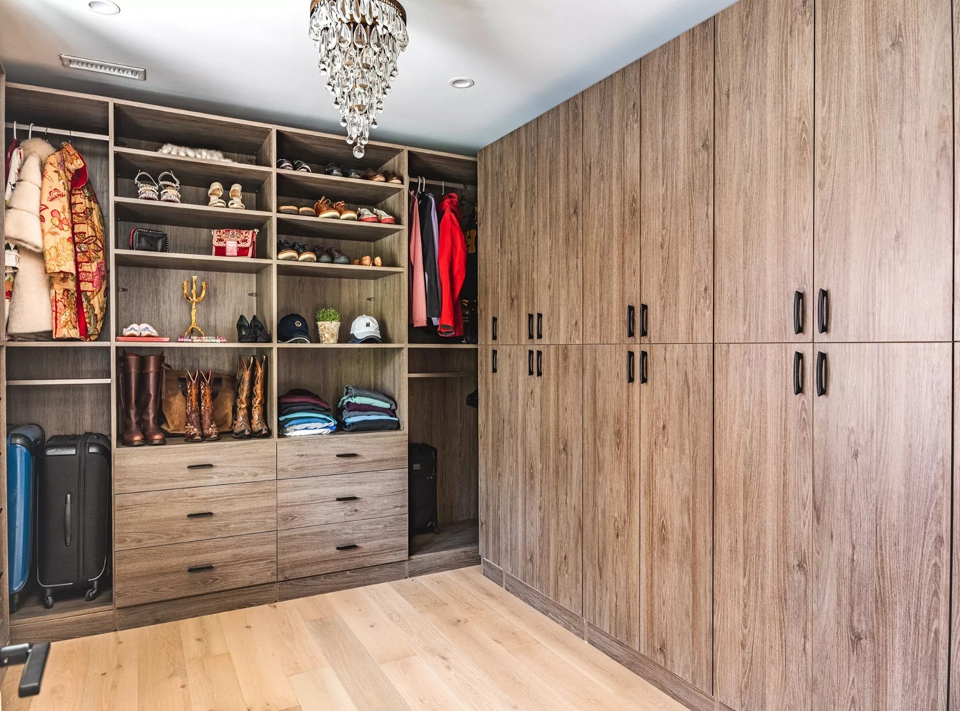 Image 1 Premium Closet